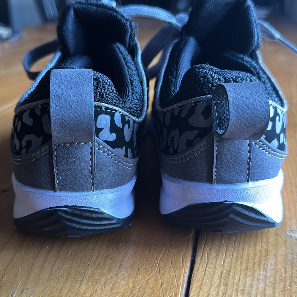 Size 6 Marley Lilly leopard black sneakers NWOT - Picture 5 of 6